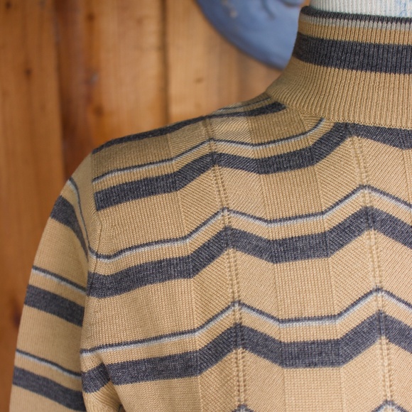 Vintage I. Magnin Jaeger 100% Wool Brown & Grey Chevron Knit Moch Neck Sweater - Picture 5 of 15